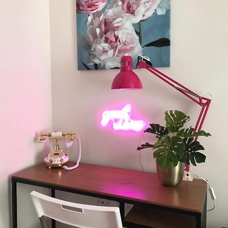 The Glam Cave Apartment Bushbury Bagian luar foto