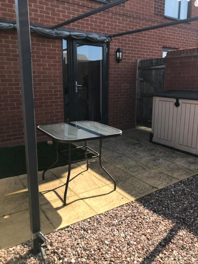 The Glam Cave Apartment Bushbury Bagian luar foto