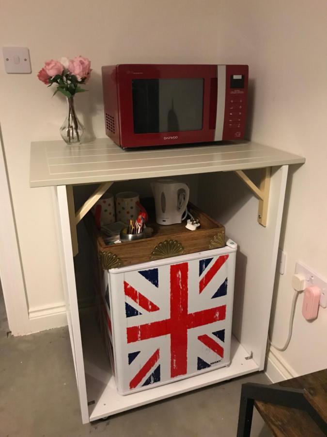 The Glam Cave Apartment Bushbury Bagian luar foto