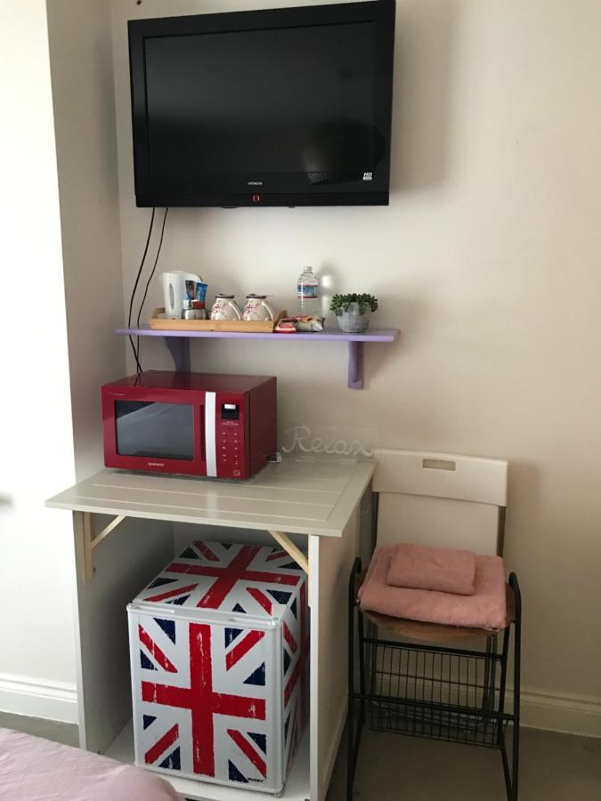The Glam Cave Apartment Bushbury Bagian luar foto